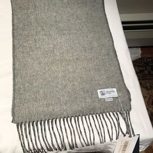 Johnstons of Elgin 100% Cashmere scarf. Unisex